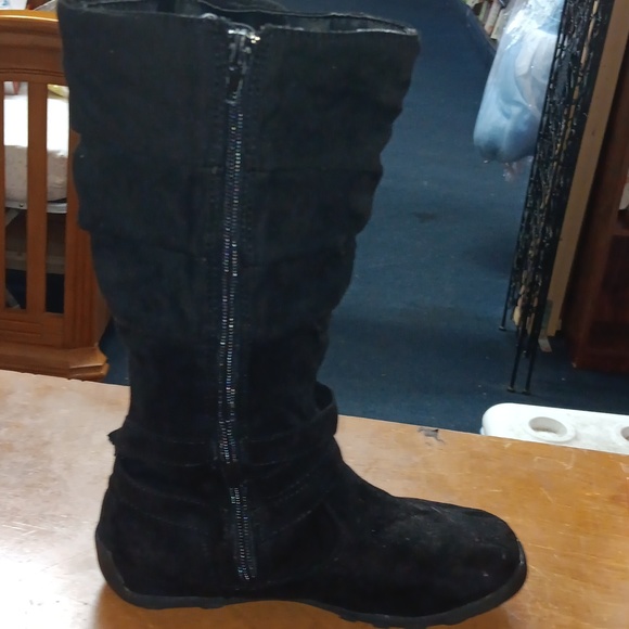 Unr8ted Black Suede Boots - Picture 3 of 4